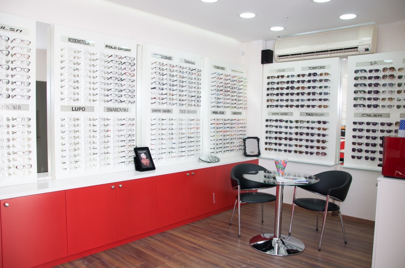 opticien-LE BOURGUET-min_store-office-interior-design-brand-optometrist-design-809393-pxhere.com